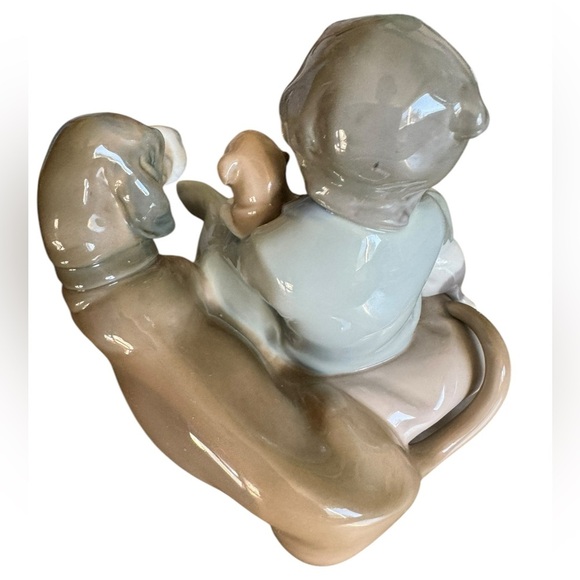 Lladro 1987 “Playmates” Boy Dogs figurine - Picture 5 of 6